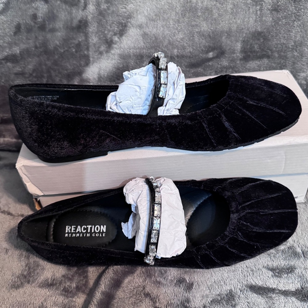 Kenneth Cole Reaction Eimar Black Velvet Crystal Mary Jane Ballet Flats 8.5 NEW - Picture 4 of 13